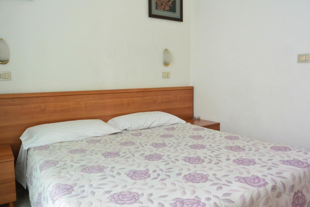 Hotel Oriente Milan Luaran gambar