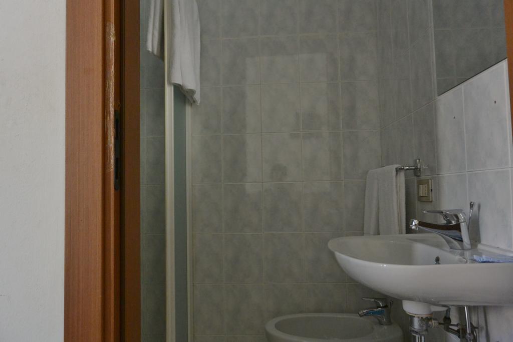 Hotel Oriente Milan Luaran gambar