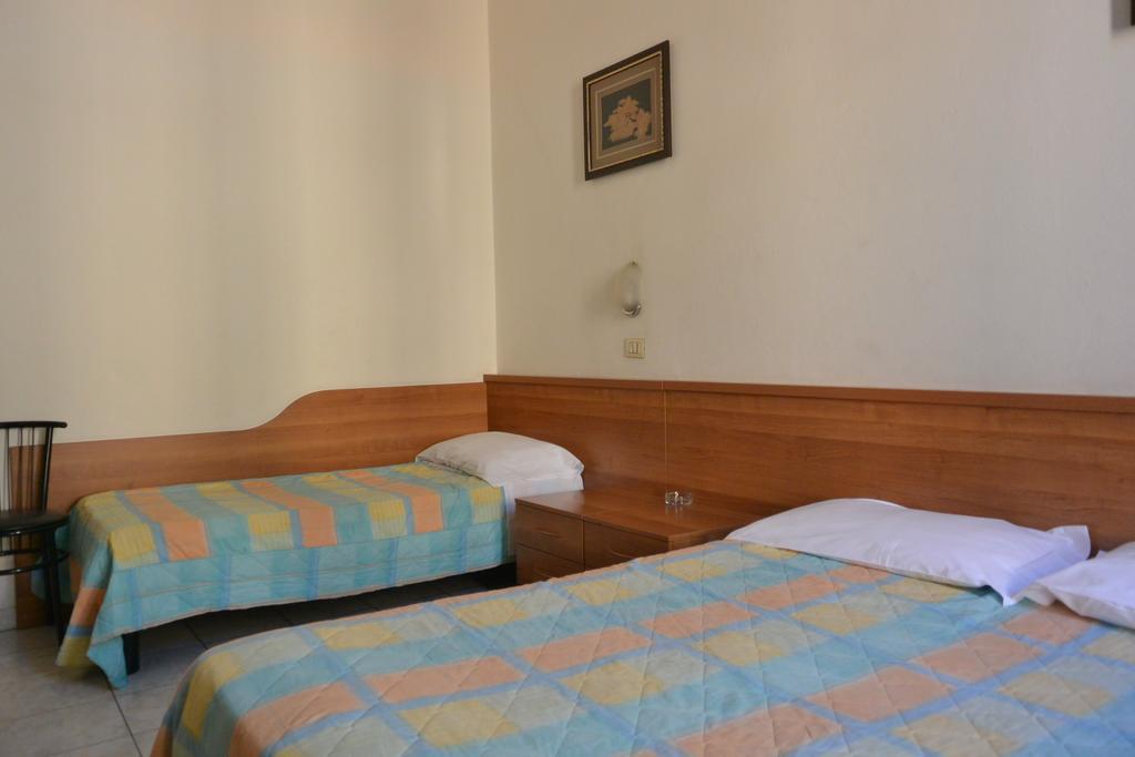 Hotel Oriente Milan Luaran gambar