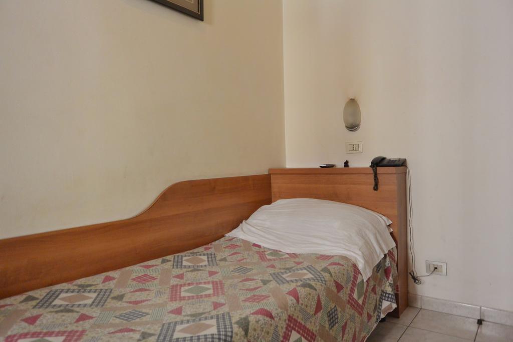 Hotel Oriente Milan Luaran gambar